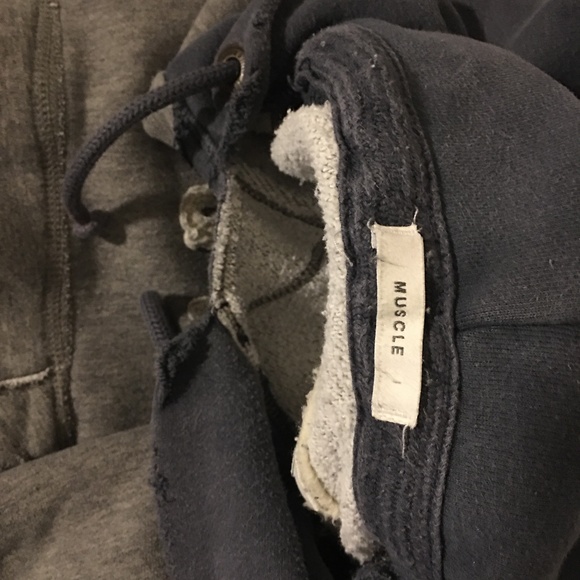 A & F Muscle Fit Hoodie - Picture 3 of 5